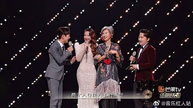 李玟叶倩文同台，两人装扮简直天后，何炅都看呆了！