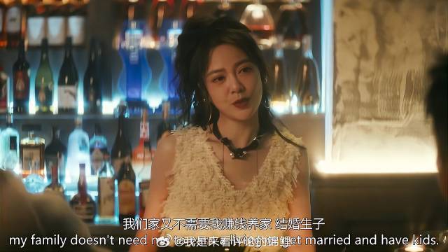 美女无忧无虑 想玩就玩想走就走，属实羡慕了