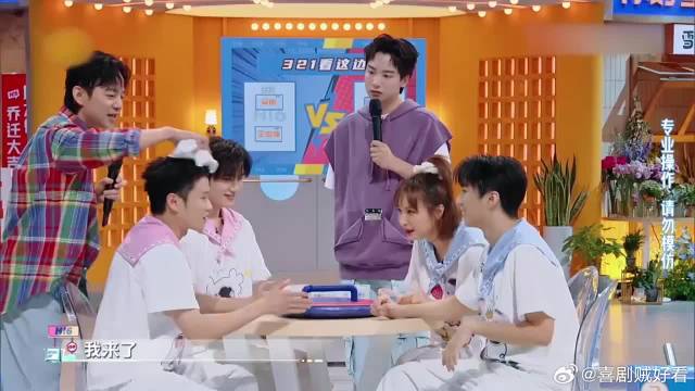 梅开三度！丁程鑫不敢泼王俊凯，王勉心态崩了泼自己