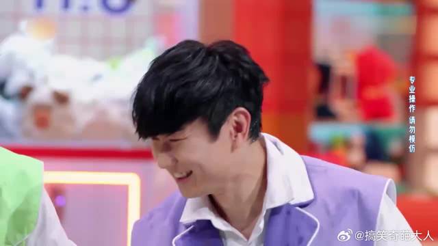 李雪琴不小心打到苏醒头，怎料头发都塌下去了，笑死个人