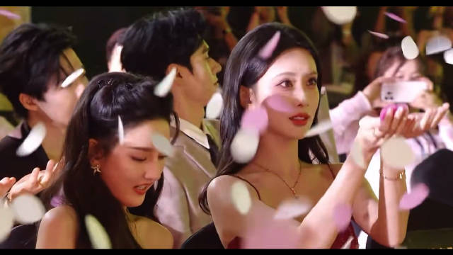 用宋祖儿孟子义丁禹兮接彩带这美好的一幕来结束今晚吧 大家晚安