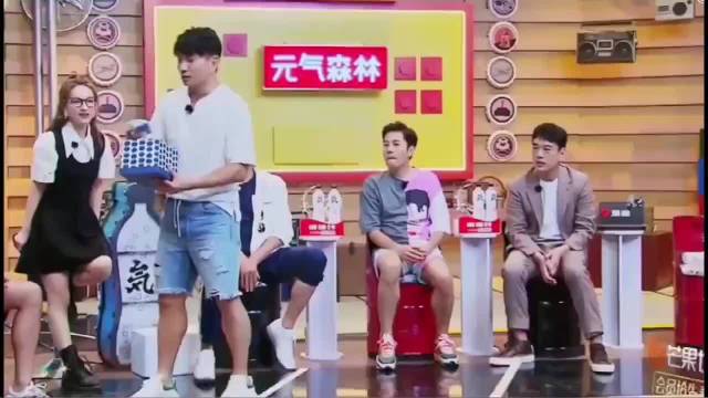 王鹤棣为杨洋撕腿毛致其惊醒