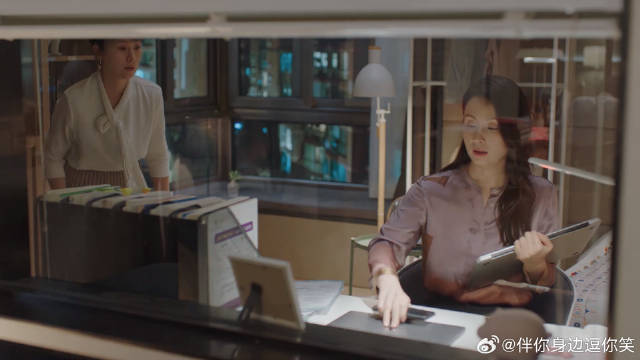 叶倩试卷测试 刚进去林磊儿就做完一套，不愧是学霸！