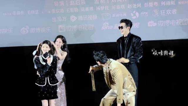 高伟光片场逗趣梁靖康学狗叫