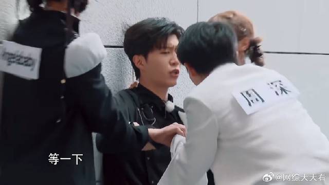 范丞丞第一次撕名牌被三人围攻 杨颖爆笑安慰，真太绝了！
