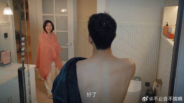 路炎晨干完体力活洗澡，归晓不准关门，谁知下秒玩火自焚