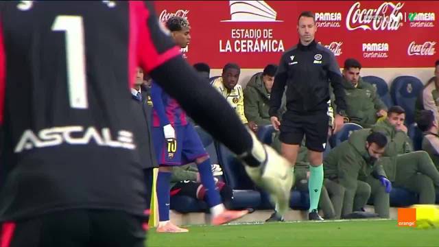 现场声音：亚马尔拿球时遭到比利亚雷亚尔球迷嘘声