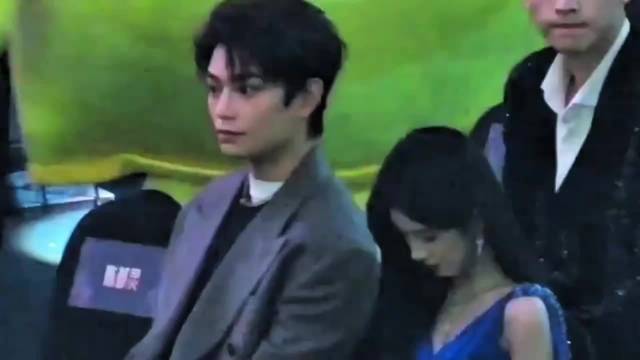 孟子义星光大赏摔倒引众星反应，李昀锐惊丞磊返身丁禹兮隔空扶