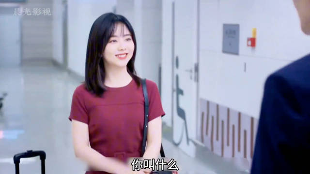 女孩下飞机遭陌生男子拦截