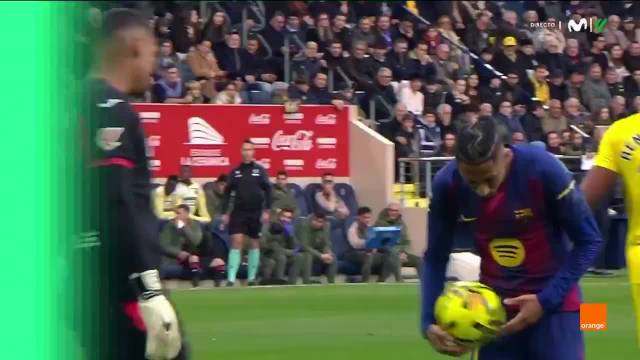 拉菲尼亚罚点球前比利亚雷亚尔门将试图干扰他