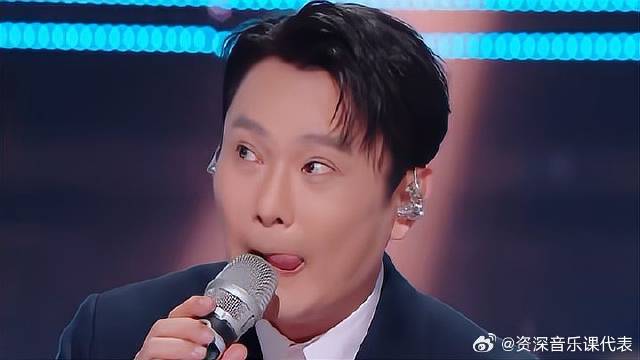 张信哲也老了！唱《做你的男人》忘词，张碧晨被唱哭