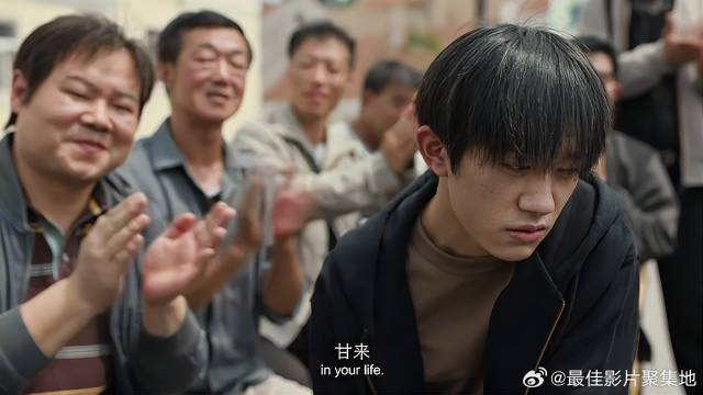 癌症病友交流会，大叔竟趁机挣患者的钱，心真黑