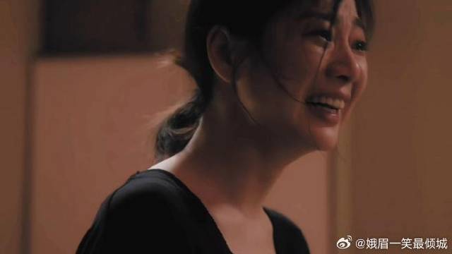 我坐在电脑桌前亲手撕开你完美的人设时，我最痛快