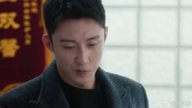 体制内情侣送礼，只送锦旗和表扬信