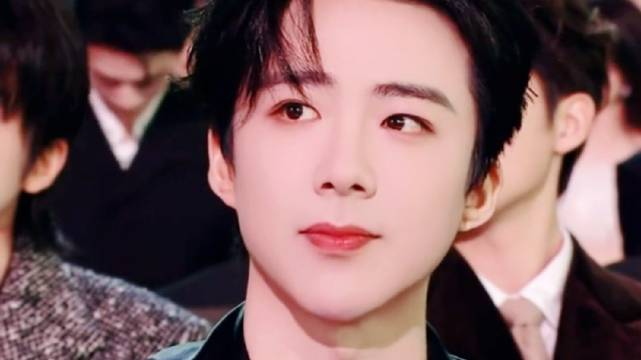 刘宇宁亮相微博之夜被赞颜值无死角