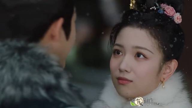 她将自己的爱情献祭给了那座江山，换来与他携手在这人间烟火处