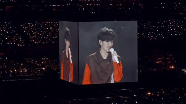 “321，有没有那么一首歌会让你想起我？”万人大合唱