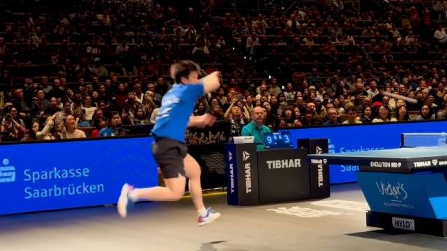 樊振东跳起来爆抽！功夫熊猫真的会飞