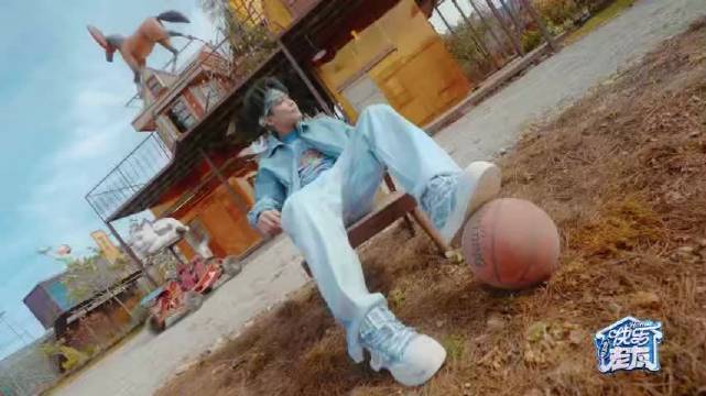 苏醒蓝衣篮球少年感拉满，12月23日中午重返18岁