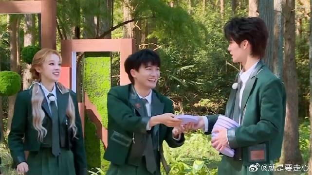 玩飞盘打靶子，不料打脸来的太快，周深直接丢脸丢到家了！