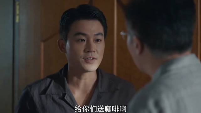 面对暗恋的她，千言万语都堵在喉咙，连呼吸都乱了节拍✘