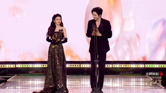 祖儿获奖感言后镜头切至哇唧唧哇男团，星光大赏直播全程未现