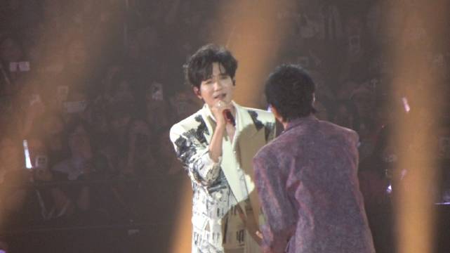 梦回声生不息了 如果你知道我现场听到了《无名的人》，你也会觉得我吃很好