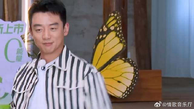 一看就是自愿的 郑恺宋雨琦指压板上跳女团舞，笑不活了！