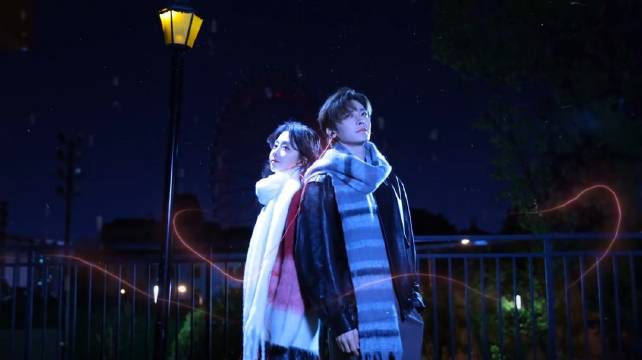 吊了我三天胃口的传说中的神秘的红耳机它终于来了 就是说你俩考虑拍个现偶不