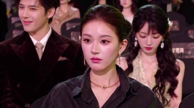 许妍赵露思王安宇重逢对视强忍泪水