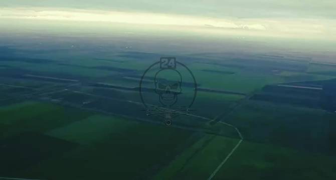 俄军侦查无人机遭乌方两架自杀穿越机拦截后脱险