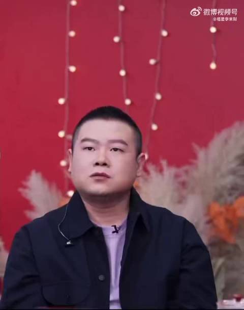 薛之谦主动担任岳云鹏演唱会嘉宾，定制麦克风赠挚友