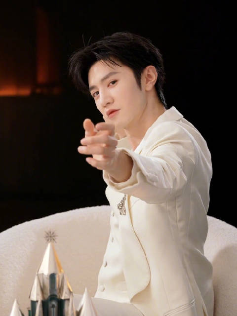 陈哲远直播自曝手术近况，现场挑战拉弓射箭