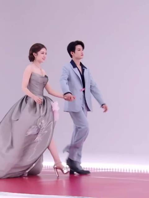 檀健次李兰迪牵手，怎么这么可爱