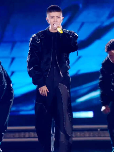 任嘉伦争分夺秒满满张力 赞！