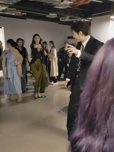 哈哈哈哈没想到这三人聊天还有后续的后续