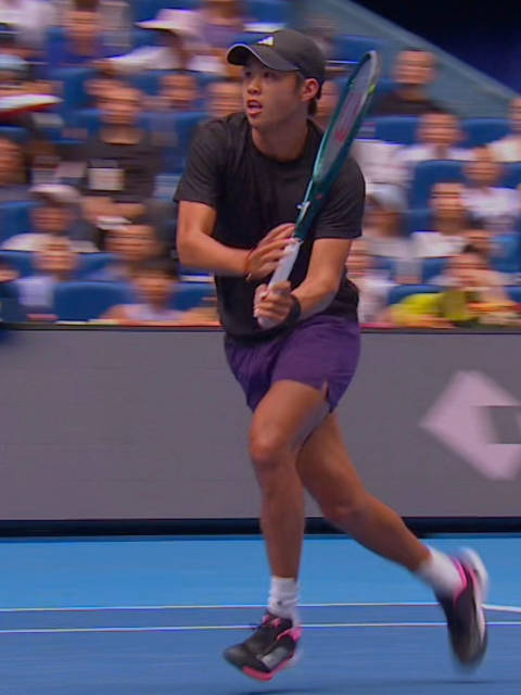 2025中网男单决赛辛纳对决小钱，扣杀频现精彩瞬间