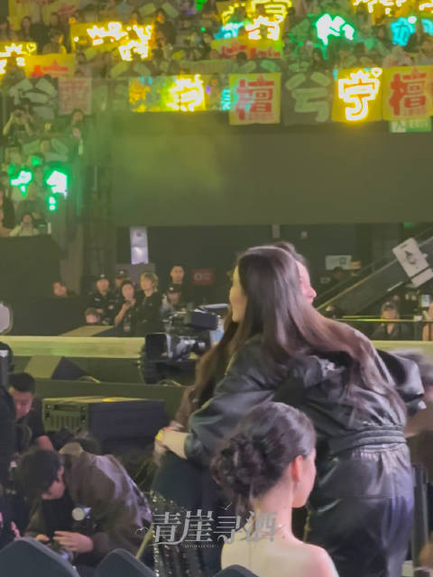 哎一古 祖儿和宋佳老师抱抱了 我心软软