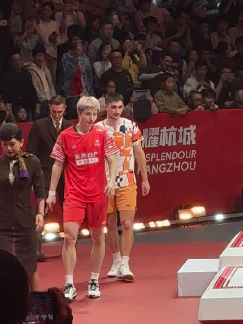 石宇奇颁奖礼播放追梦赤子心，歌词激励人心