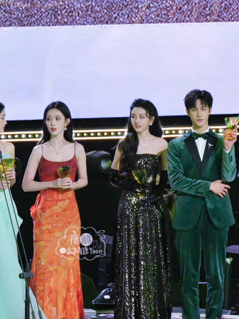 宋祖儿发现自己站错位，与孟子义李昀锐同框后退