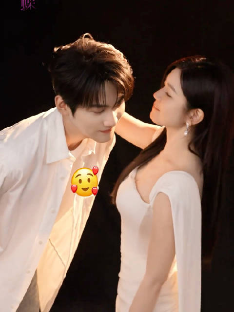 狙击蝴蝶里的陈妍希和周柯宇告诉你这个就是甜蜜姐弟恋！