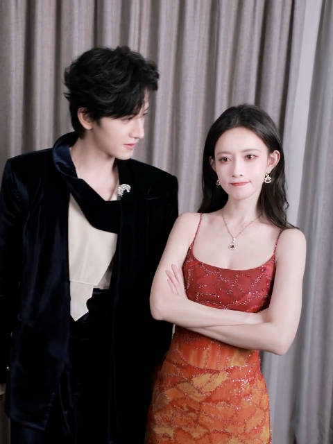 孟子义王弘毅合跳抖肩舞，孟姐动作僵硬引期待