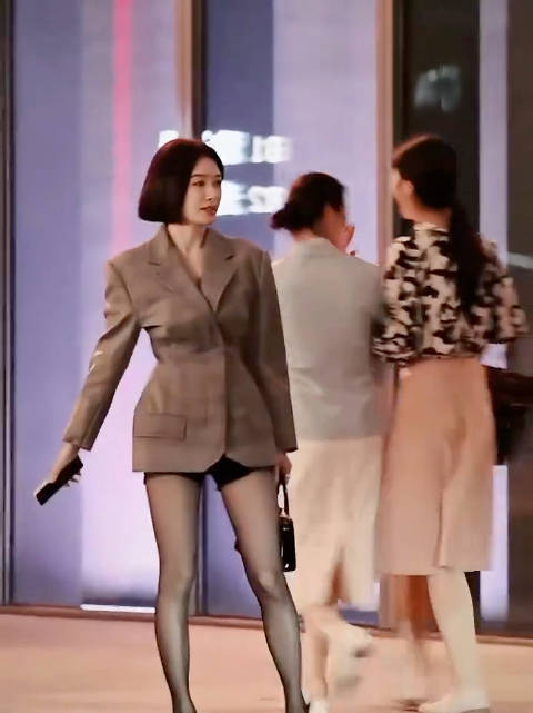 御姐的魅力看秦岚你就明白了，尽显成熟女人气质！