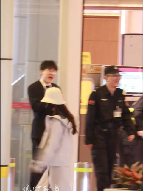 刘诗诗抵达深圳，期待姐姐