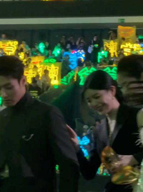 陈靖可陈妍希同框互动引热议