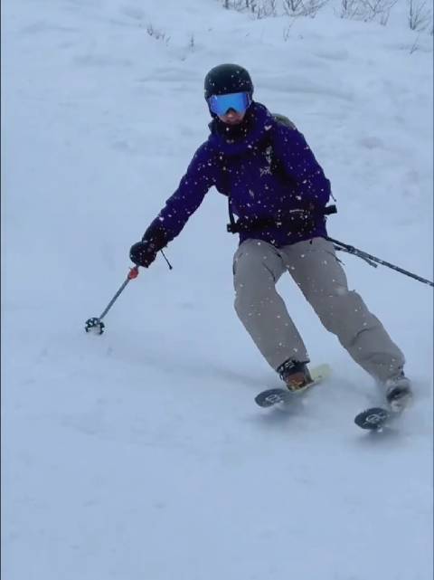 王一博滑雪新路透，好看爱看