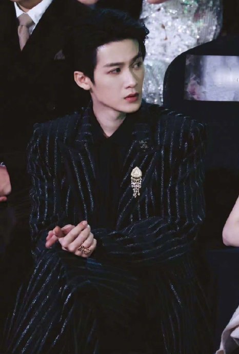 檀健次星光大赏内场表现引热议