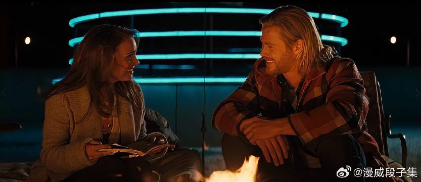 看见手里的笔记本 简十分开心，托尔怎么拿到的