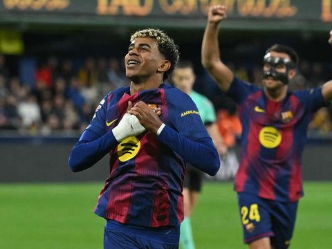 巴塞罗那战胜10人比利亚雷亚尔后，在西甲峰会上领先四分