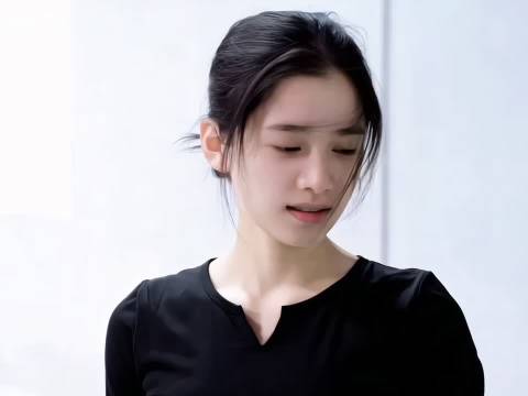 越素越美丽的张婧仪